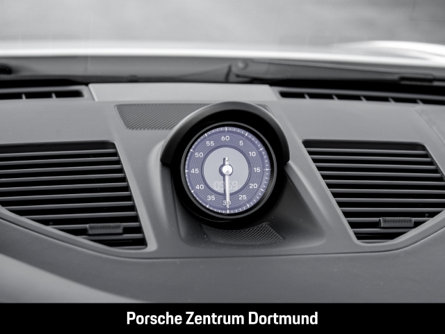 Porsche 992 911 Carrera 4 GTS Cabriolet Surround-View