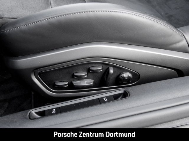 Porsche 992 911 Carrera 4 GTS Cabriolet Surround-View