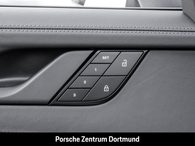 Porsche 992 911 Carrera 4 GTS Cabriolet Surround-View