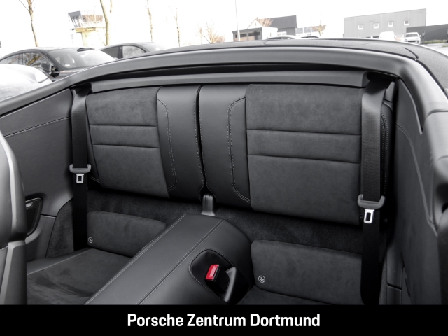 Porsche 992 911 Carrera 4 GTS Cabriolet Surround-View