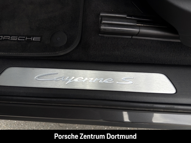 Porsche Cayenne S BOSE InnoDrive Panoramadach LED-Matrix