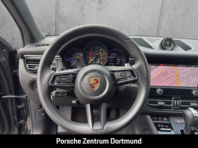 Porsche Macan Sportabgasanlage Panoramadach Luftfederung