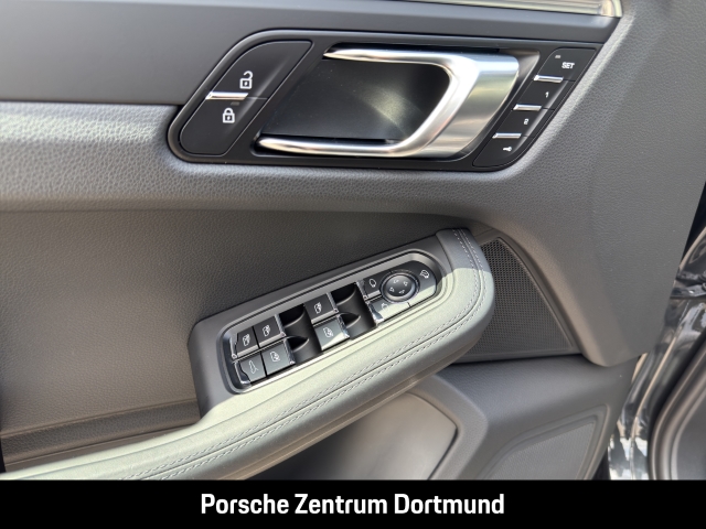 Porsche Macan Sportabgasanlage Panoramadach Luftfederung