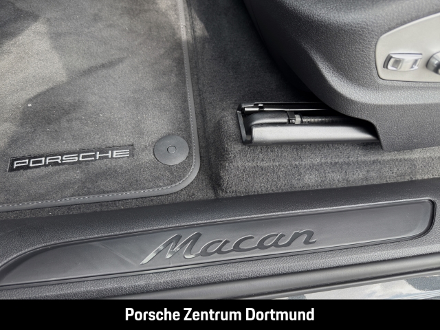 Porsche Macan Sportabgasanlage Panoramadach Luftfederung