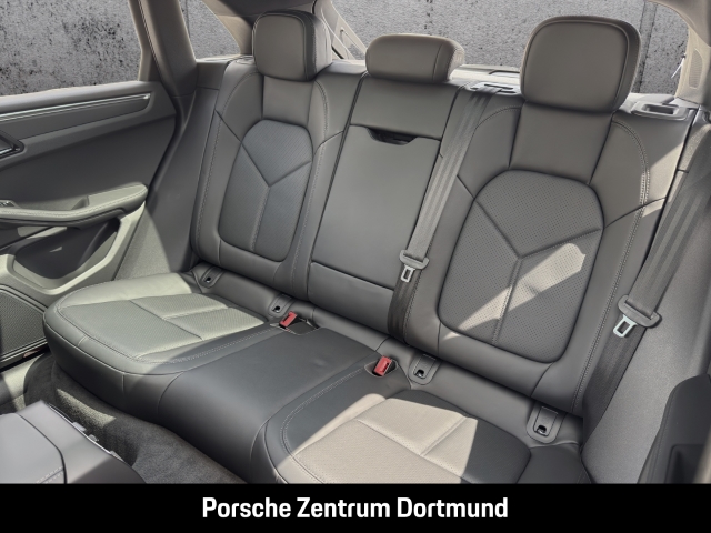 Porsche Macan Sportabgasanlage Panoramadach Luftfederung