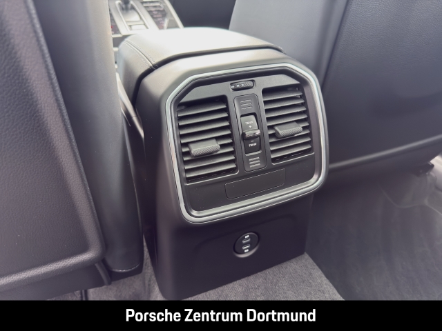 Porsche Macan Sportabgasanlage Panoramadach Luftfederung