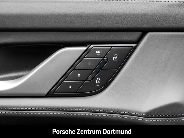 Porsche Taycan Sport Turismo BOSE Panorama LED-Matrix