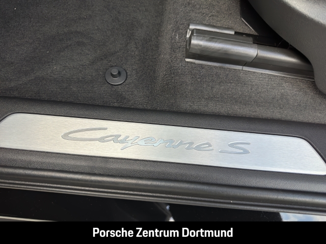 Porsche Cayenne S Coupe BOSE Panoramadach InnoDrive LED