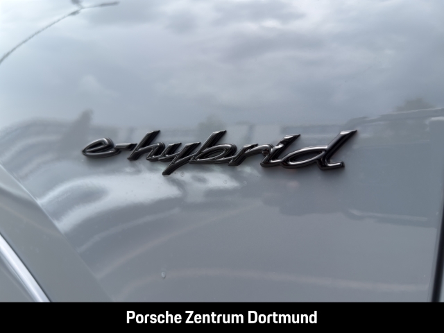 Porsche Cayenne S E-Hybrid Coupe Arktikgrau HA-Lenkung