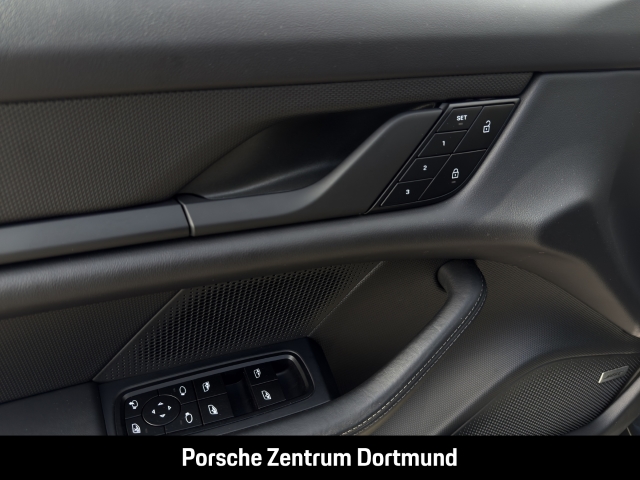 Porsche Taycan 4 BOSE Panorama Luftfederung SportDesign