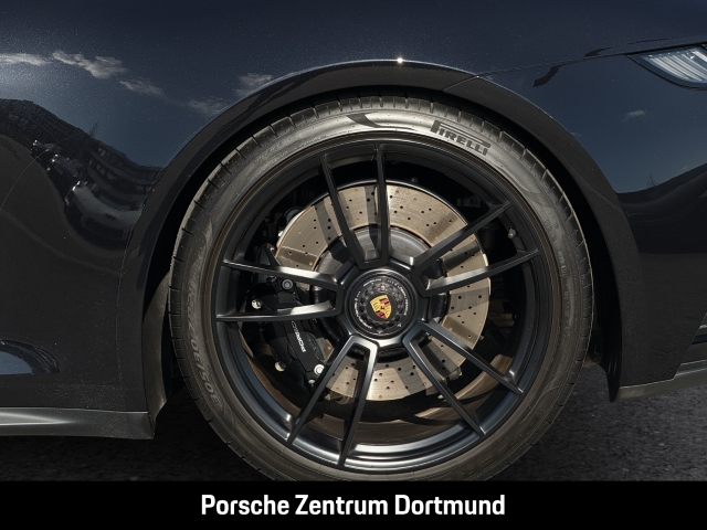 Porsche 992 (911) Carrera 4 GTS Cabriolet