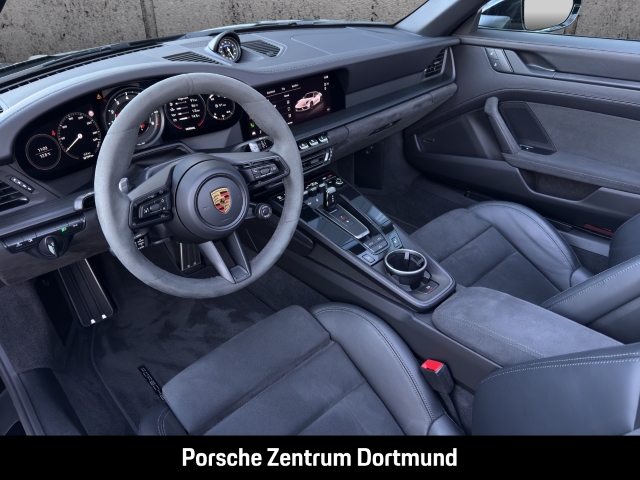 Porsche 992 (911) Carrera 4 GTS Cabriolet