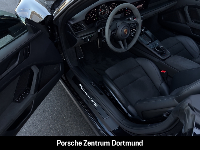 Porsche 992 (911) Carrera 4 GTS Cabriolet