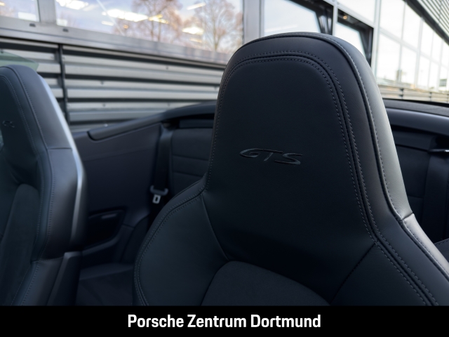 Porsche 992 (911) Carrera 4 GTS Cabriolet