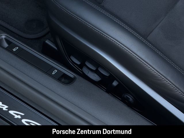 Porsche 992 (911) Carrera 4 GTS Cabriolet