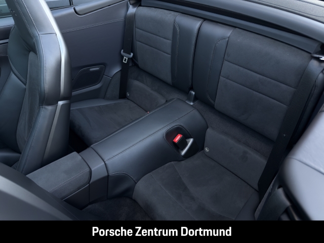 Porsche 992 (911) Carrera 4 GTS Cabriolet