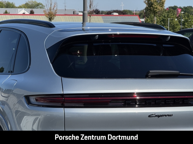 Porsche Cayenne E-Hybrid Black Edition 22-Zoll Panorama