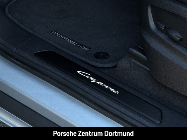 Porsche Cayenne E-Hybrid Black Edition 22-Zoll Panorama