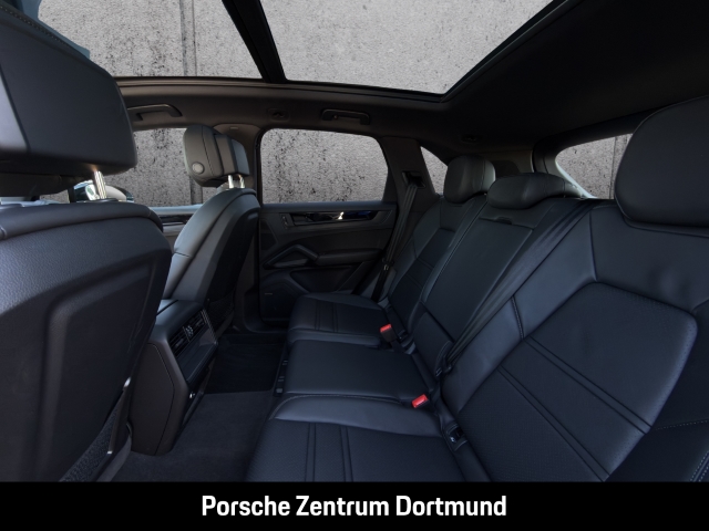 Porsche Cayenne E-Hybrid Black Edition 22-Zoll Panorama