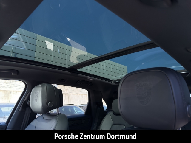 Porsche Cayenne E-Hybrid Black Edition 22-Zoll Panorama