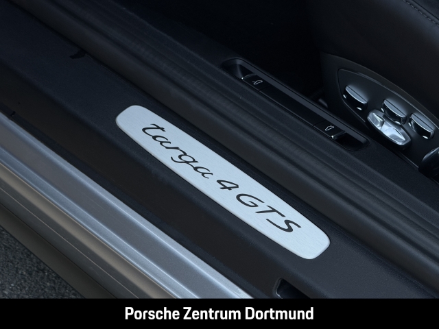 Porsche 991 911 Targa 4 GTS Sportabgas Sportsitze BOSE