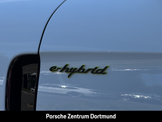 Porsche Panamera 4 E-Hybrid Platinum Edition