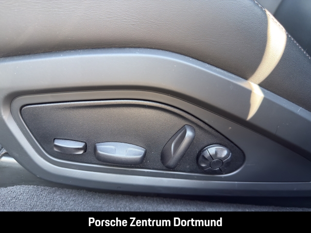 Porsche Taycan 4S BOSE Abstandstempostat Panorama HUD