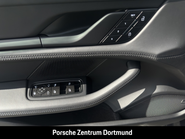 Porsche Taycan Black Edition Clubleder HA-Lenkung BOSE