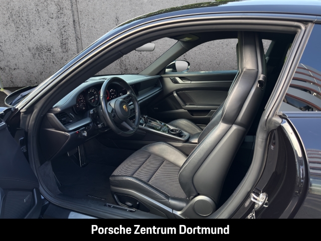 Porsche 992 (911) Carrera