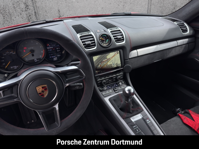 Porsche Cayman GT4