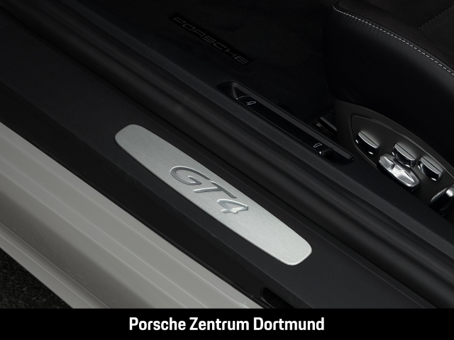Porsche Cayman 718 GT4