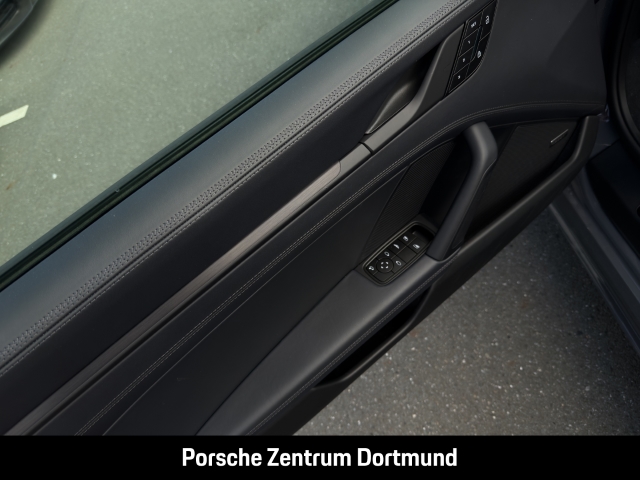 Porsche 992 -2 (911) Carrera 4 GTS Cabriolet