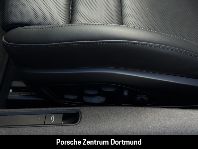 Porsche 992 -2 (911) Carrera 4 GTS Cabriolet