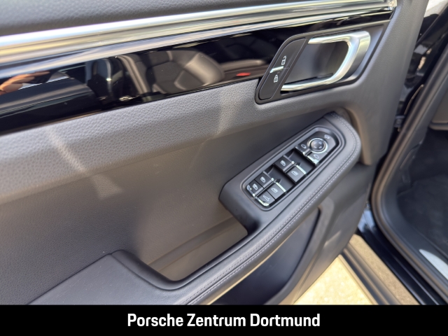 Porsche  Macan S