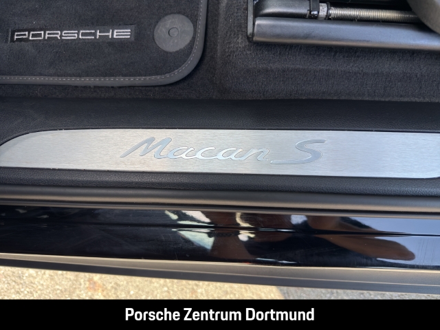 Porsche  Macan S