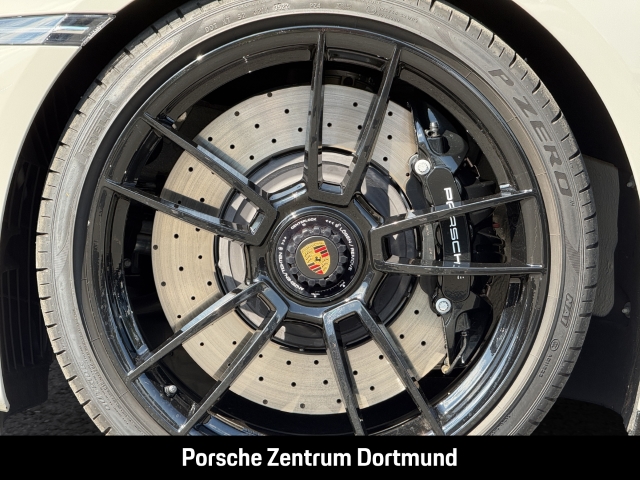 Porsche 992 (911) Carrera 4 GTS Cabriolet