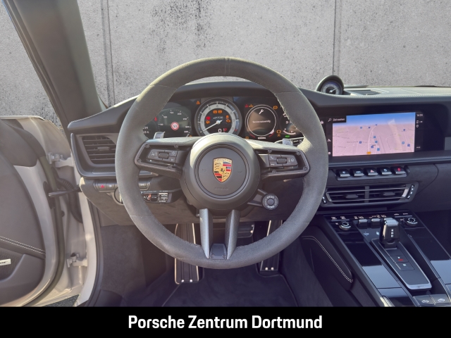 Porsche 992 (911) Carrera 4 GTS Cabriolet