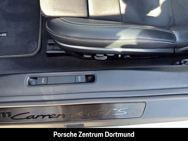 Porsche 992 (911) Carrera 4 GTS Cabriolet