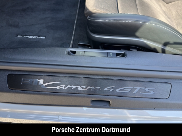 Porsche 992 (911) Carrera 4 GTS Cabriolet