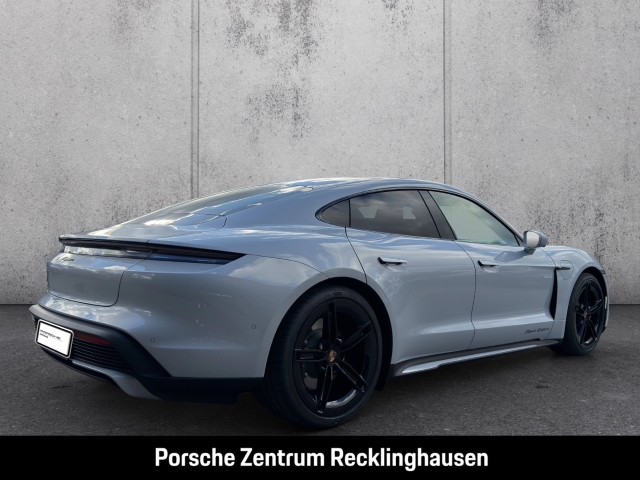 Porsche Taycan Black Edition InnoDrive Sportabgas HUD