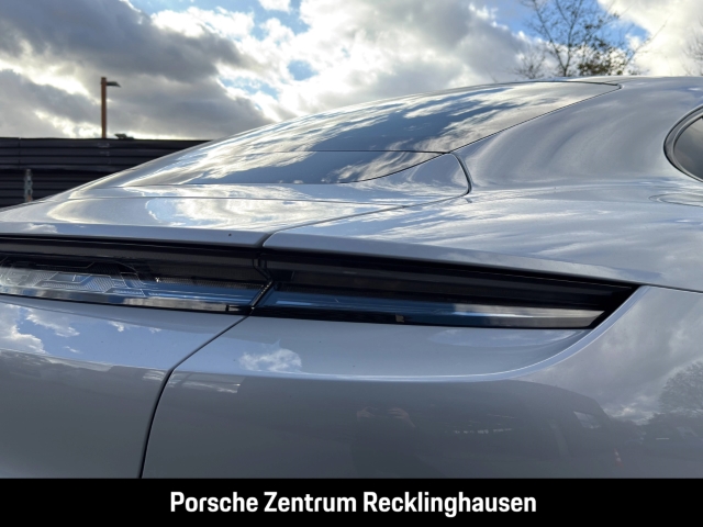 Porsche Taycan Black Edition InnoDrive Sportabgas HUD