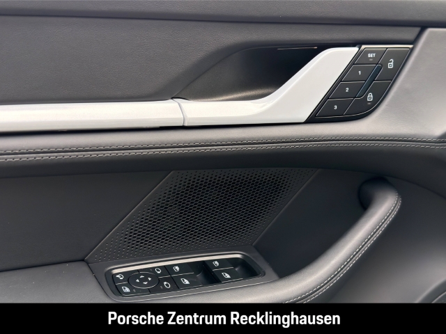 Porsche Taycan Black Edition InnoDrive Sportabgas HUD