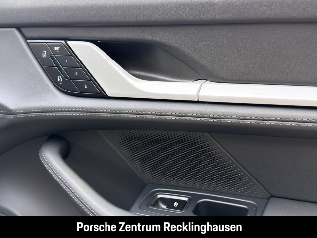 Porsche Taycan Black Edition InnoDrive Sportabgas HUD