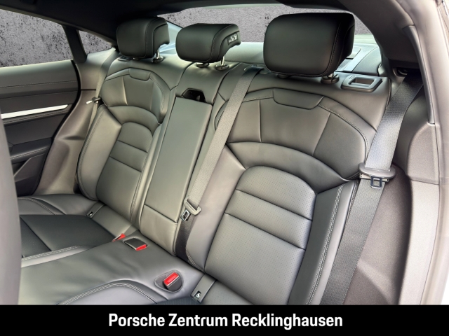 Porsche Taycan Black Edition InnoDrive Sportabgas HUD