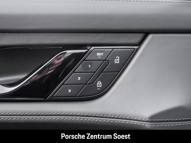 Porsche Taycan Black Edition/Panorama/Sport-Chrono/BOSE