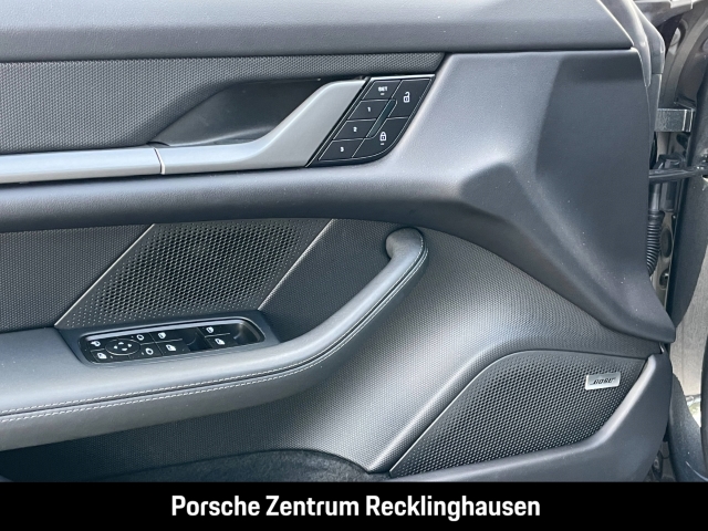 Porsche Taycan Surround View Panoramadach BOSE 20-Zoll