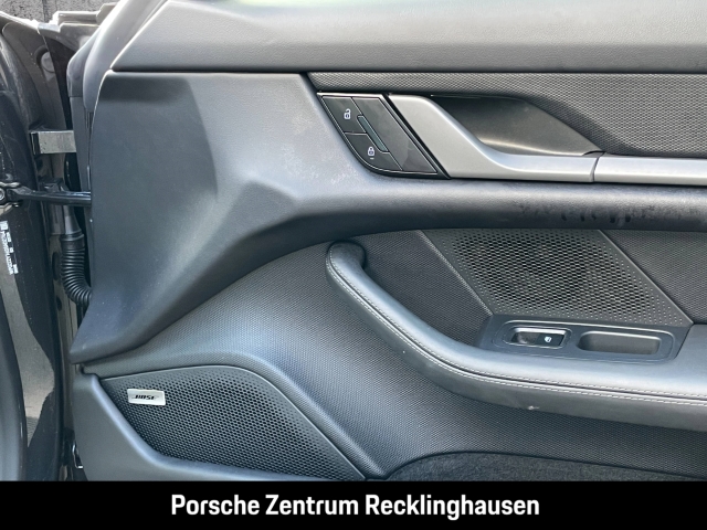 Porsche Taycan Surround View Panoramadach BOSE 20-Zoll