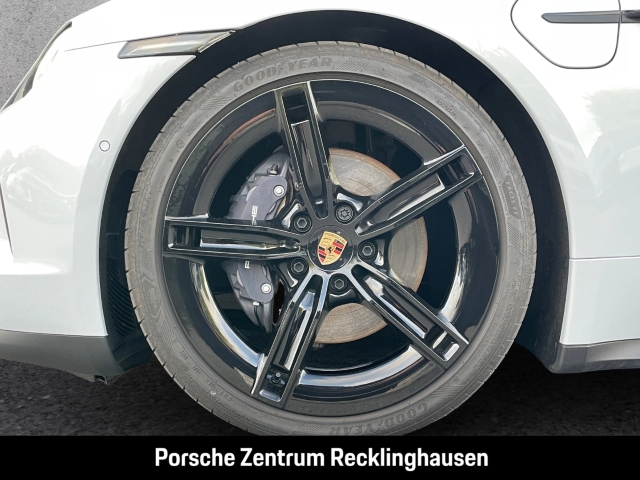 Porsche Taycan HA-Lenkung Surround-View Panoramadach