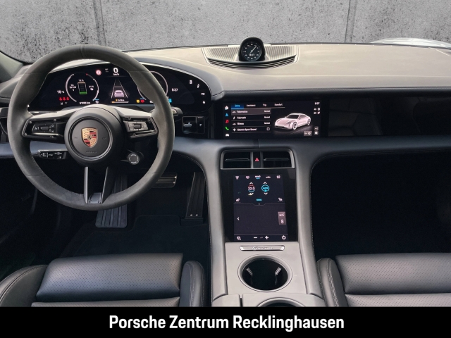 Porsche Taycan HA-Lenkung Surround-View Panoramadach