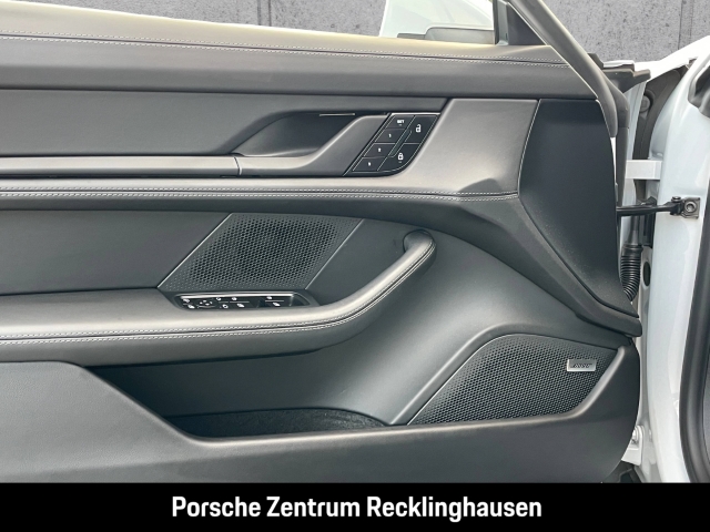 Porsche Taycan HA-Lenkung Surround-View Panoramadach